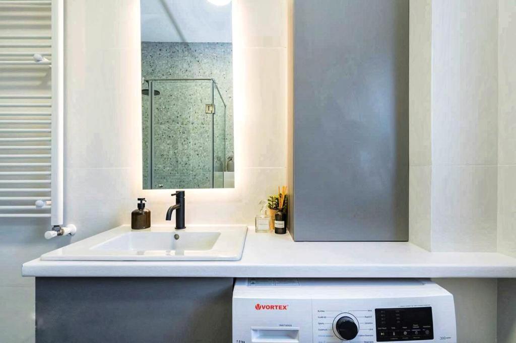 Angelo Bello Luxury Suite City Center By Sattal Boekarest Buitenkant foto